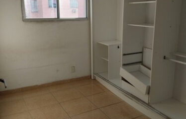 Apartamento com 2 Quartos no Cond. Life III no Arsenal.