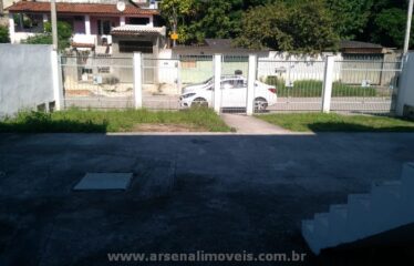 Casa no Bairro Tribobó com 2 Quartos e Garagem.