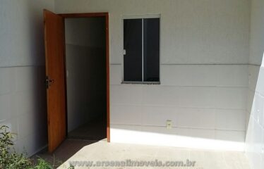 Casa no Bairro Tribobó com 2 Quartos e Garagem.