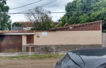 Casa Fora de Condomínio com 3 Quartos no Bairro Arsenal.