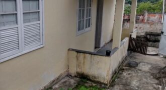 Casa com 1 Quarto e Quintal no Bairro Arsenal.