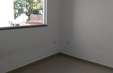 Casa Duplex com 2 Quartos e Garagem no Arsenal.