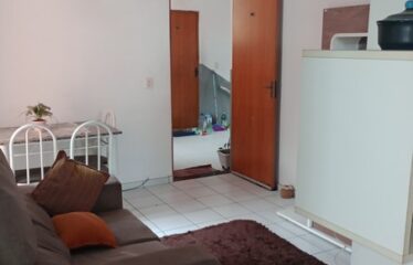 Apartamento com 2 Quartos e Garagem no Cond. Bela Vida no Arsenal.