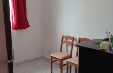 Apartamento com 2 Quartos e Garagem no Cond. Bela Vida no Arsenal.