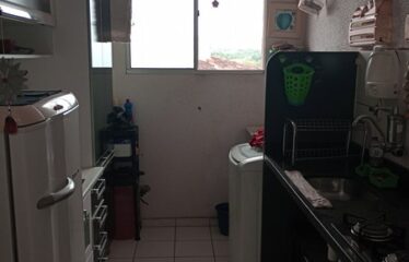 Apartamento com 2 Quartos e Garagem no Cond. Bela Vida no Arsenal.