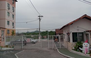 Apartamento com 2 Quartos e Garagem no Cond. Bela Vida no Arsenal.