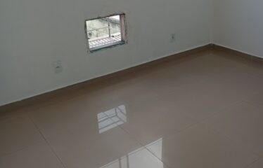 Apartamento com Garagem e 2 Quartos no Bairro Colubandê.