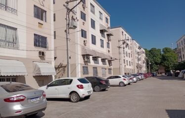 Apartamento com Garagem e 2 Quartos no Bairro Colubandê.