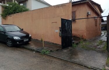 Casa no Bairro Mutondo com 2 Quartos fora de Condomínio.