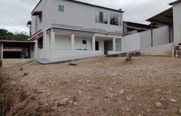 Casa em Rio do Ouro com 2 Quartos e Anexo nos Fundos.