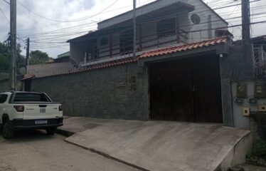 Casa em Rio do Ouro com 2 Quartos e Anexo nos Fundos.