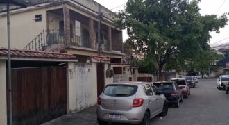 Sobrado com 2 Quartos e Garagem no Bairro Raul Veiga.