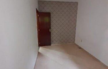 Apartamento tipo Casa no Jóquei com 2 Quartos.