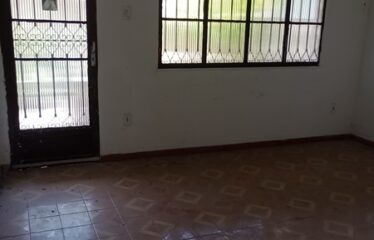 Casa Linear com 3 Quartos para Alugar no Bairro Jardim República.