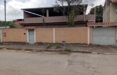 Casa Linear com 3 Quartos para Alugar no Bairro Jardim República.