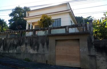 Casa Linear no Joquei Clube com 3 Quartos e Garagem.