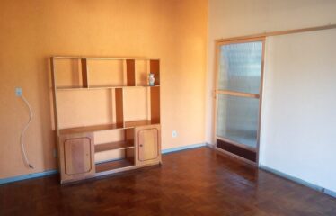 Casa Linear no Joquei Clube com 3 Quartos e Garagem.