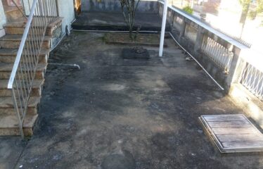 Casa Linear no Joquei Clube com 3 Quartos e Garagem.